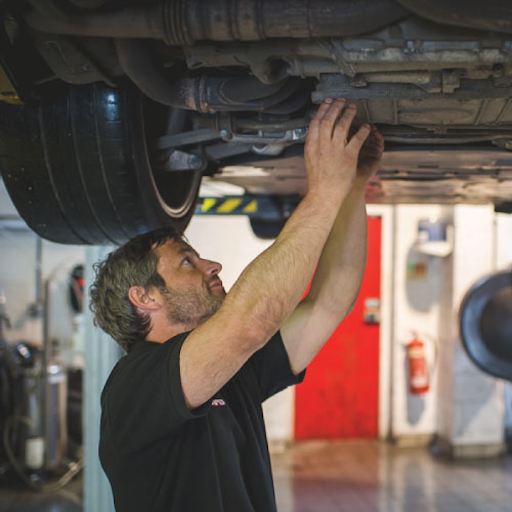 MOT Test Basingstoke Expert technician providing MOT test in Basingstoke.